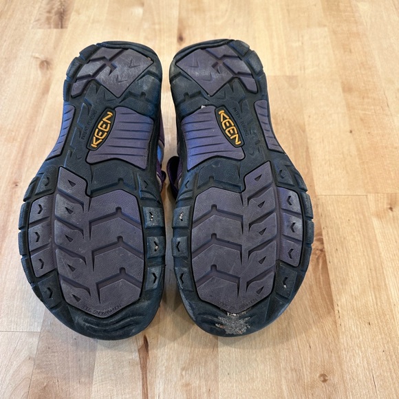 Kids Keen sandals - Picture 2 of 3